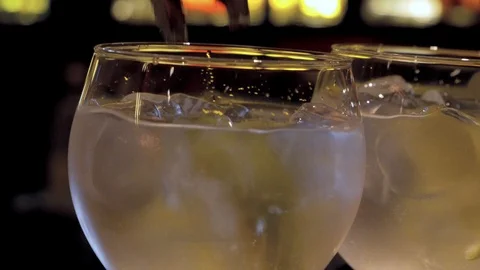Bartender adding lime into cocktail Stock Footage 118534734