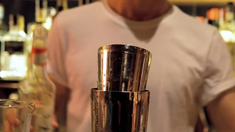 Bartender adding liquid in Shaker with jigger in motion blur Stock-Footage 118534763