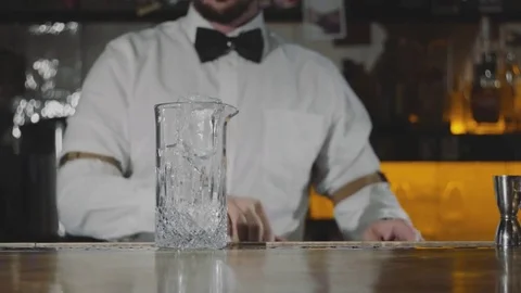 Bartender at the bar Stock Footage 82798157