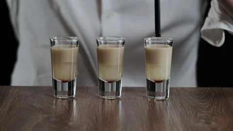 The bartender drips a drop of grenadine syrup from a drinking straw 動画素材 133959228