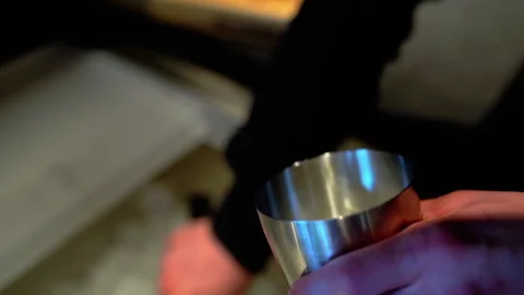 Bartender grabs Icecubes | Slow Motion Video stock 165410483