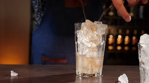 Bartender hands pouring two cocktail ingredients simultaneously Video stock 105720113