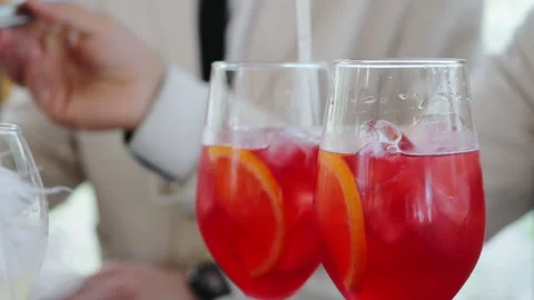 The bartender inserts straws into glasses of cocktails. Stock Footage 303622963