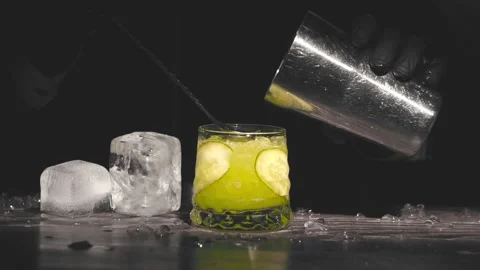 Bartender make a cocktail at bar Stock Footage 118989855