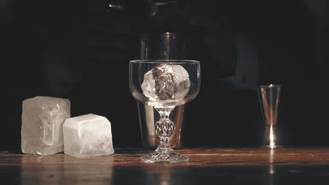 Bartender make a cocktail at bar Stock Footage 119329727