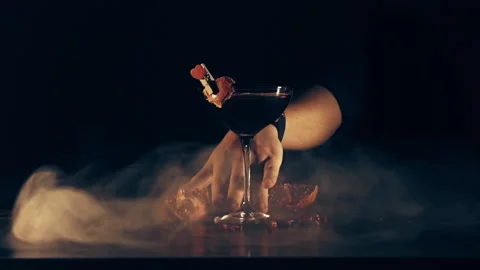 Bartender make a cocktail Stock Footage 89975050