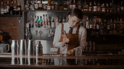 The bartender makes a cocktail Stock Footage 78355033