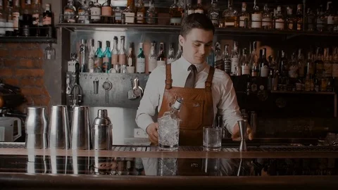 The bartender makes a cocktail Stock Footage 78355447