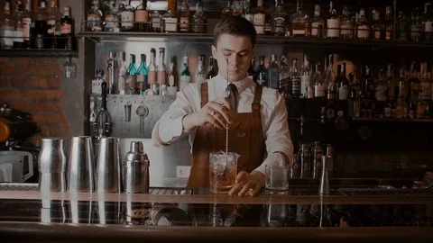 The bartender makes a cocktail Stock Footage 78355648
