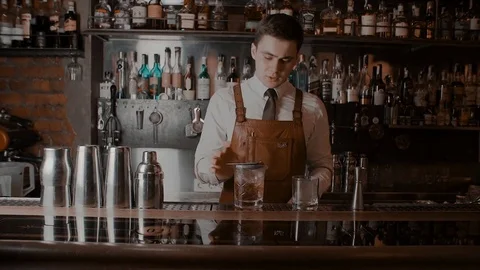 The bartender makes a cocktail Stock Footage 78355762