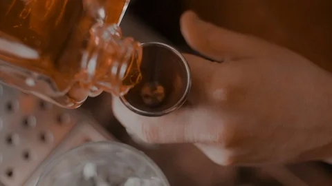 The bartender makes a cocktail Stock Footage