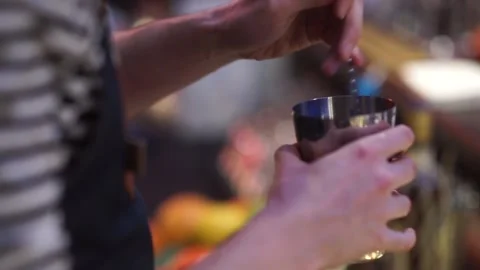 The bartender makes a drink Stock Footage 159882307