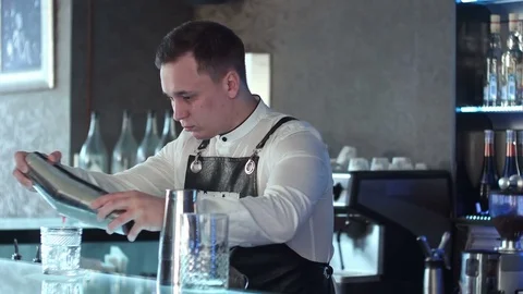 Bartender making alcohol coctail in restaurant Video stock 76595226