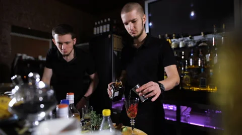 Bartender is making cocktail at bar counter, Night club Видео 61926329