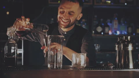 Bartender making a cocktail at the bar Stock Footage 167485959
