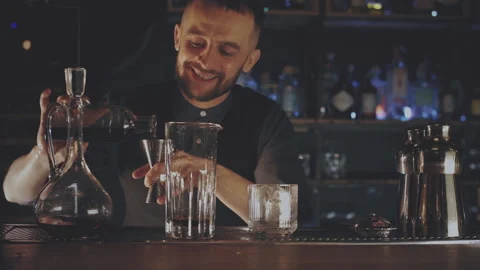 Bartender making a cocktail at the bar Stock Footage 170386121