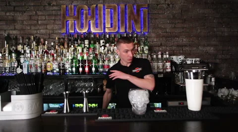 Bartender making a cocktail Stock Footage 61866039
