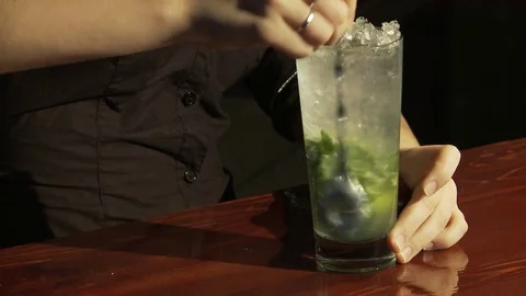 The bartender mixes the mojito cocktail. Stock Footage 80309642