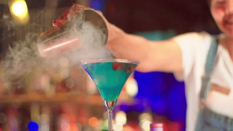 Bartender pour Liquid Nitrogen into blue cocktail glass at bar slow motion Stock-Footage 156451986