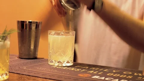 Bartender pouring cocktail in motion blur Stock Footage 118534760