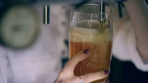 Bartender Pouring Draft Beer in the Pub Video stock 85471694