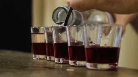 Bartender Pours a Cocktail Видео 100496098