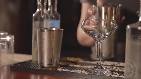 A bartender pours a craft cocktail. Stock Footage 148099027