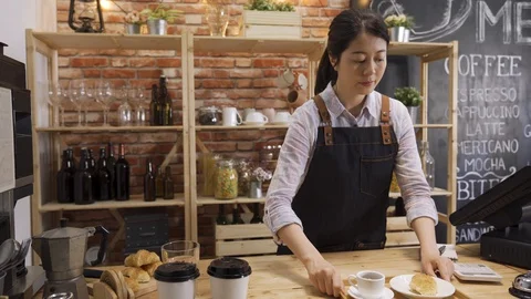 Bartender prepare customer order and ringing bell 스톡 동영상 129790655