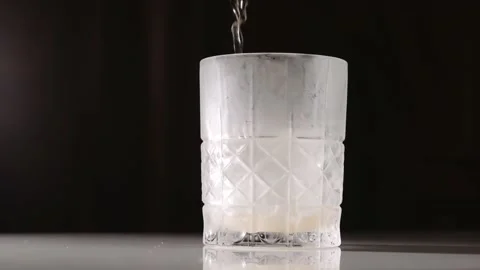 Bartender prepares an alcoholic cocktail. Stock Footage 169890548