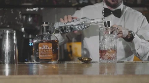 The bartender prepares alcoholic drink Stock Footage 82798120
