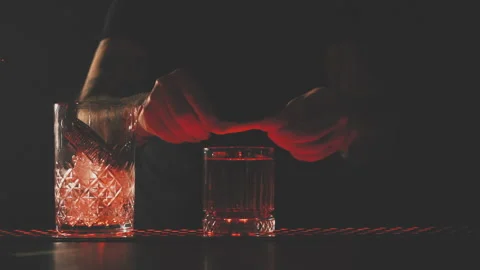Bartender prepares a cocktail on a bar Video stock 219609006