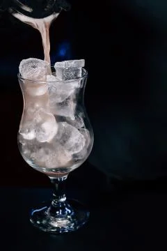 Bartender prepares a cocktail Stock-Fotos