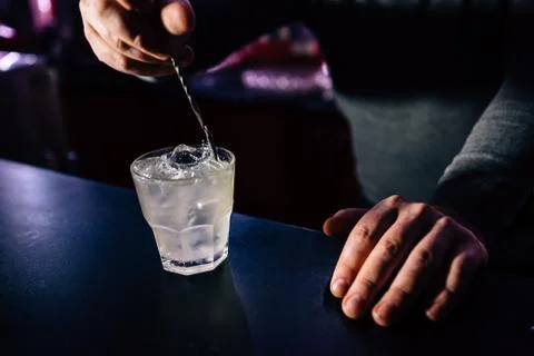 Bartender prepares a cocktail Fotos Stock