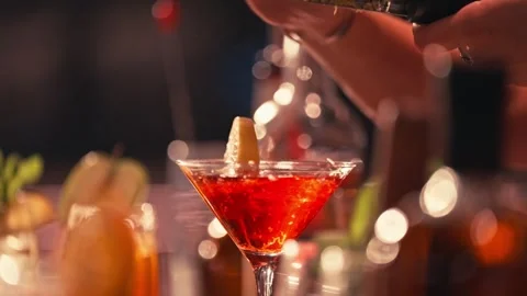 Bartender prepares modern cocktail in martini glass cinematic Vidéo 280508448