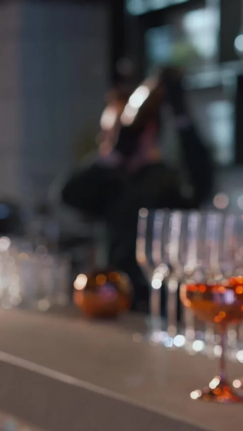 Bartender preparing cocktail drink in cocktail shaker. Stock Footage 271199543