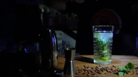 The bartender is preparing a drink in the club behind the bar Stock Footage 102833670