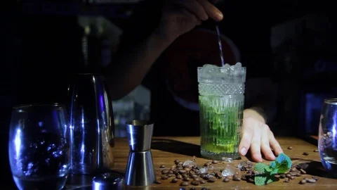 The bartender is preparing a drink in the club behind the bar Stock Footage 102833688