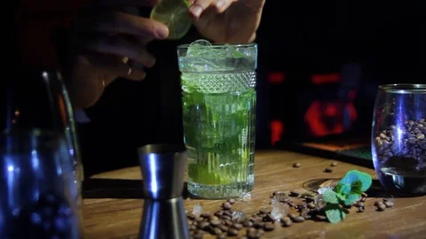 The bartender is preparing a drink in the club behind the bar Stock Footage 102833708