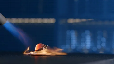 Bartender is preparing an exclusive Drink molecular cuisine Stock-Footage 129478422