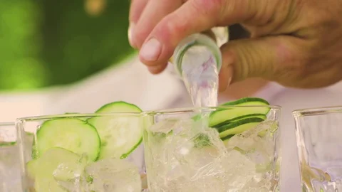 Bartender preparing, pouring refreshing alcohol drink with bubbles Stock Footage 128818477