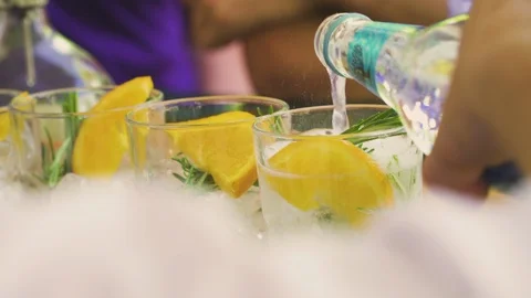 Bartender preparing refreshing drink with bubbles, ice and lime, gin tonic. Stock Footage 114769100