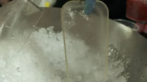 A bartender preparing a refreshing drink with ice at a street drink stand Video stock 172247431