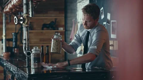 Bartender at the pub Vídeos de archivo 156785021