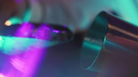 Bartender puts ice in cocktail shaker Stock Footage 196981957