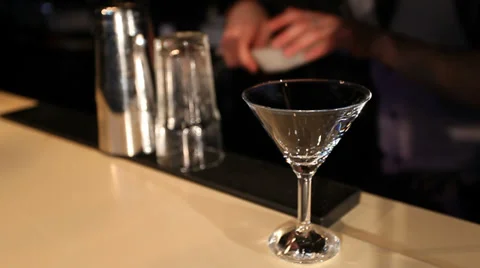 Bartender puts ice cubes in cocktail glass Stock Footage 27513248