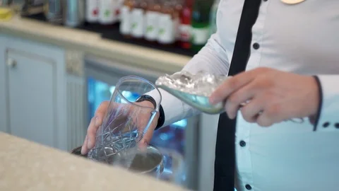 Bartender puts ice in the stir glass Stock Footage 101968438