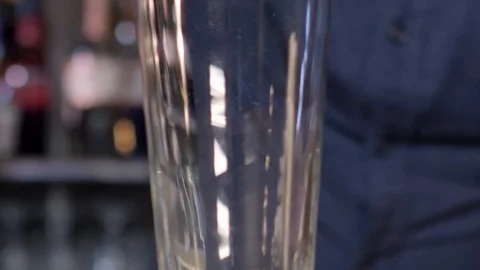 Bartender putting crushed ice Stock Footage 129084491