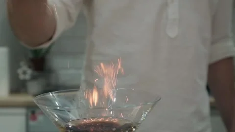The bartender sprinkles ground cinnamon on a burning alcoholic cocktail Stock Footage 131541547