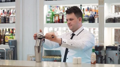 Bartender squeezes lemon juice into a cocktail 2 Stock Footage 101968937