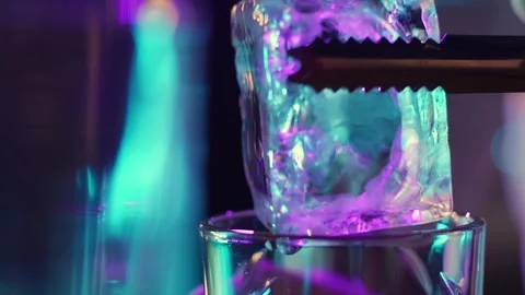 The bartender throws ice into the glass Stock Footage 196981951